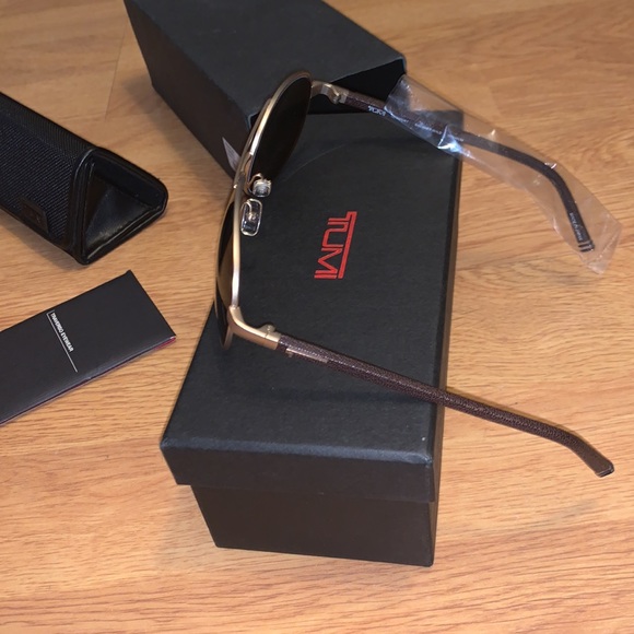 Tumi Newport Polarized Sunglasses Zeiss Lenses - Picture 4 of 10